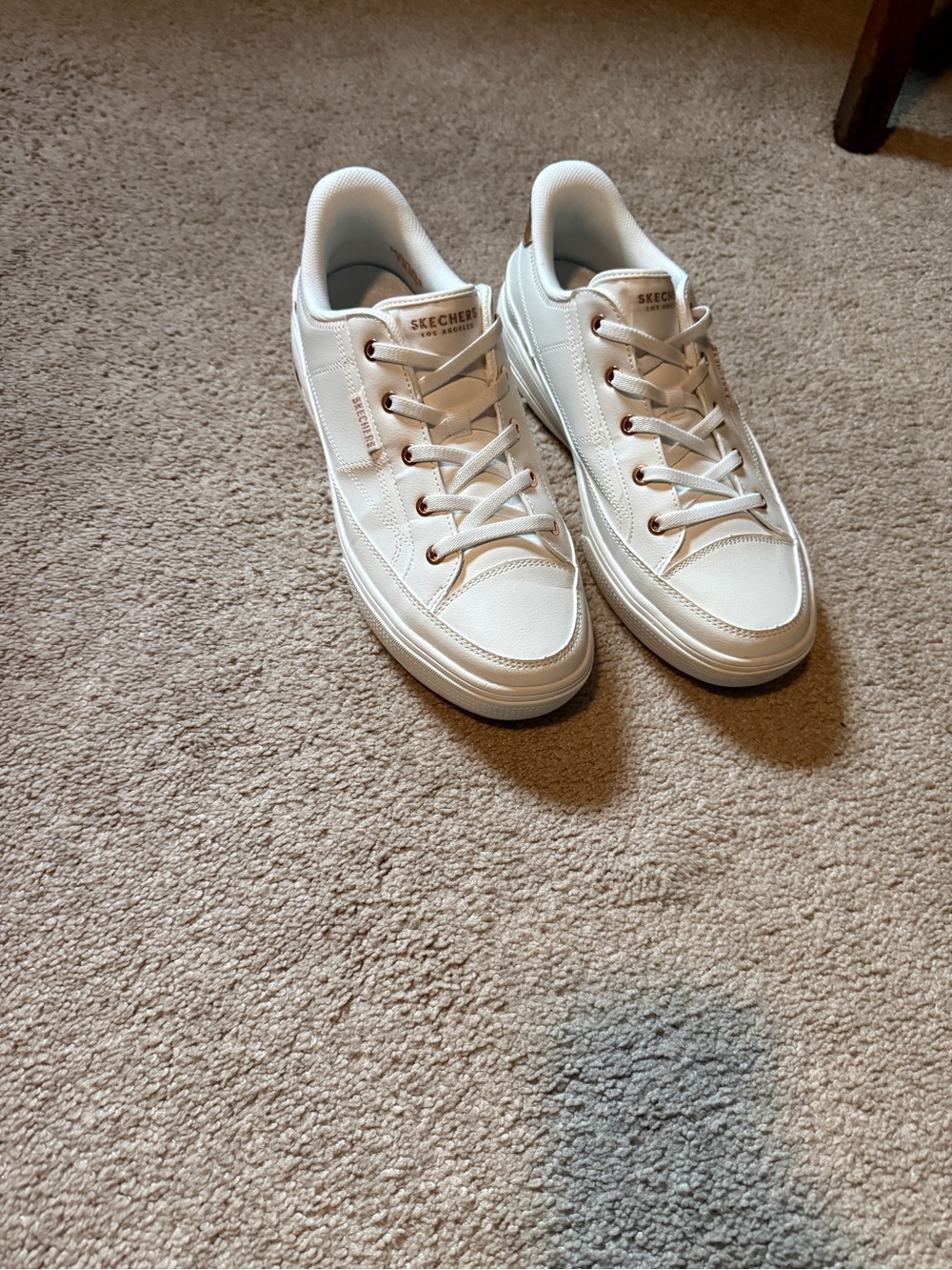 Skechers Rise Gold-Accented White Low-Top Sneakers Slip-ins Size 11 Women’s
